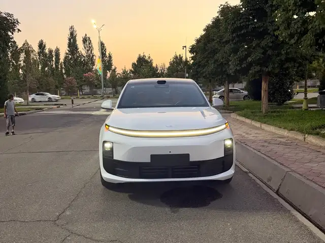 Li Auto (LiXiang) L6, 2026