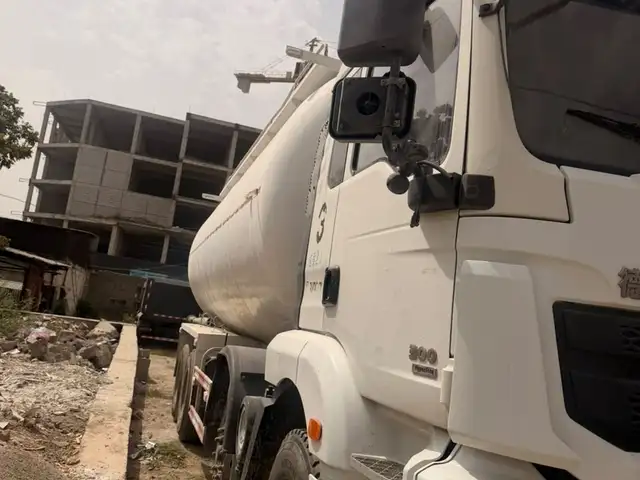 Цементовоз Shacman M3000, 2019