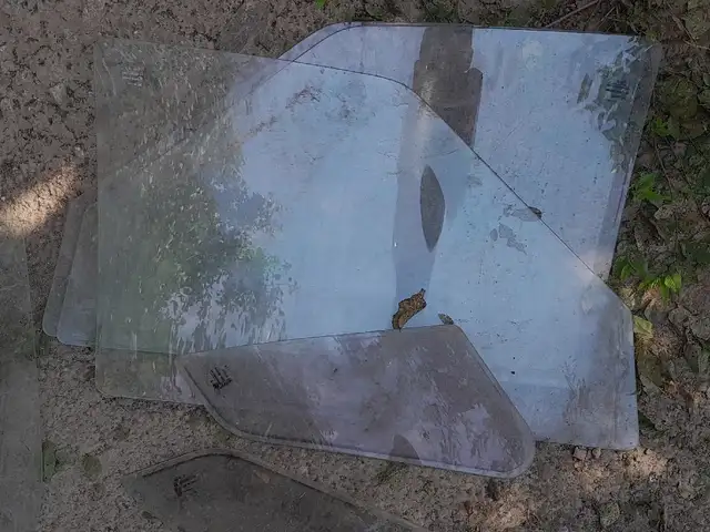 Стекло двери и лобовой Ваз 21099,2115